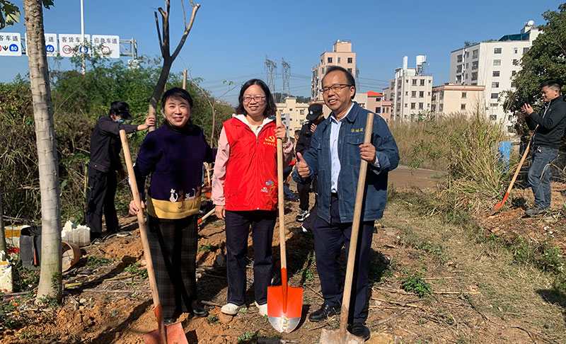 參加虎門宴崗社區(qū)組織的植樹(shù)節(jié)公益活動(dòng)