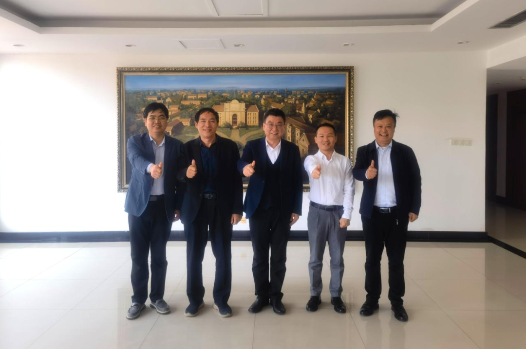校長趙同謙與東莞校友會、廣東校友會負(fù)責(zé)人座談交流